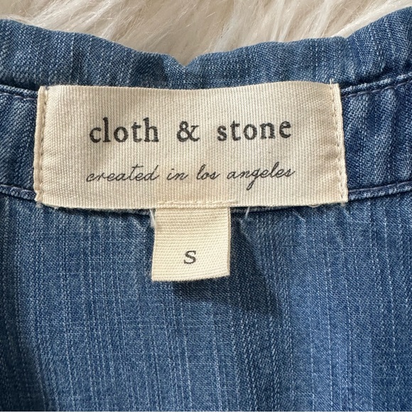 Cloth & Stone Chambray Top - Picture 3 of 6